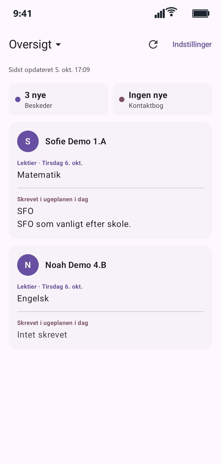 Oversigt med nye beskeder, morgendagens lektiefag og det, der er skrevet i ugeplanen i dag, for to børn.